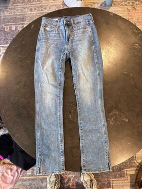 GAP Straight Leg Women's Jeans in Light Blue Denim